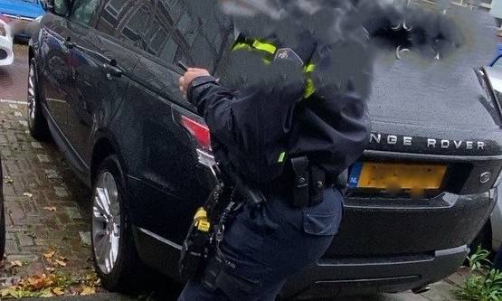 Detektor onderzoeker vind gestolen Range Rover